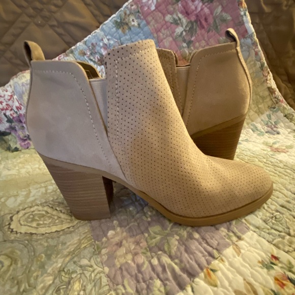 Universal Thread booties - Picture 3 of 6